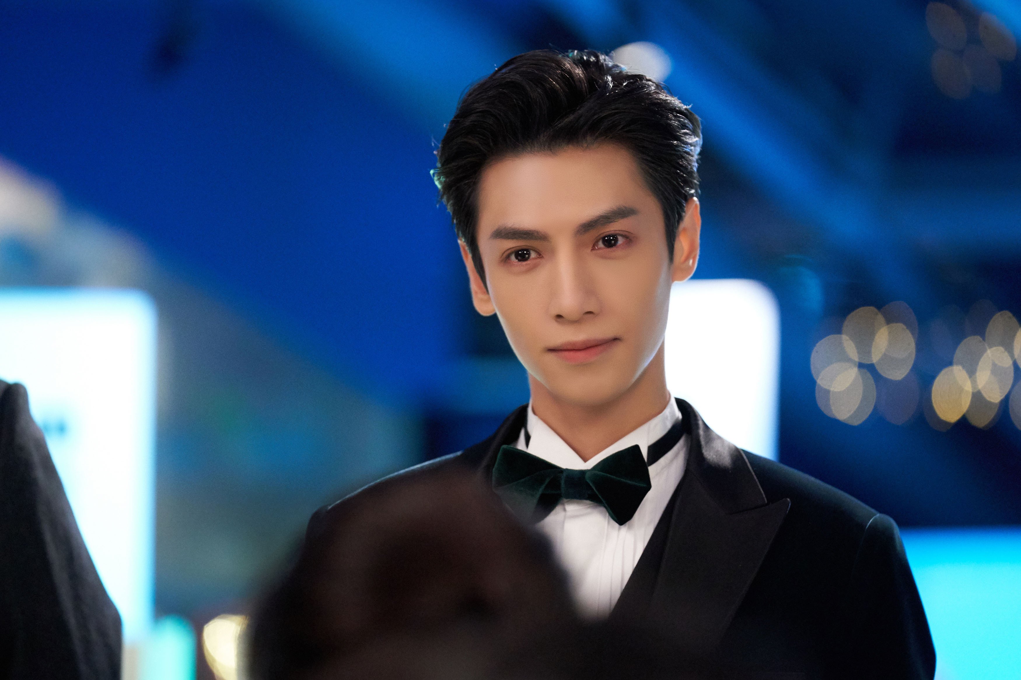 “拳脚出击,自由搏击赛场硝烟四起!”