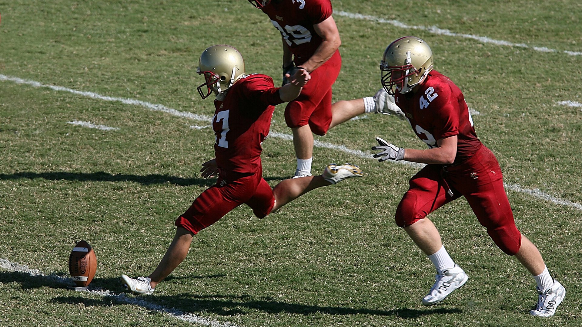 “马科斯·莫奇的出色反应与强力铲球，成为美洲狮队防线的核心”