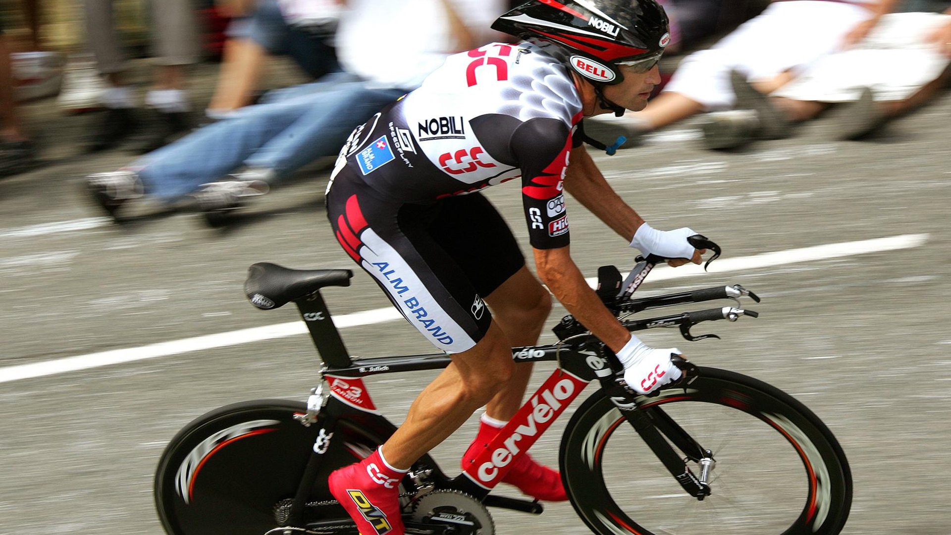 全国田径新人赛展现青少年爆发力与潜力，新田径竞赛规则与裁判方法