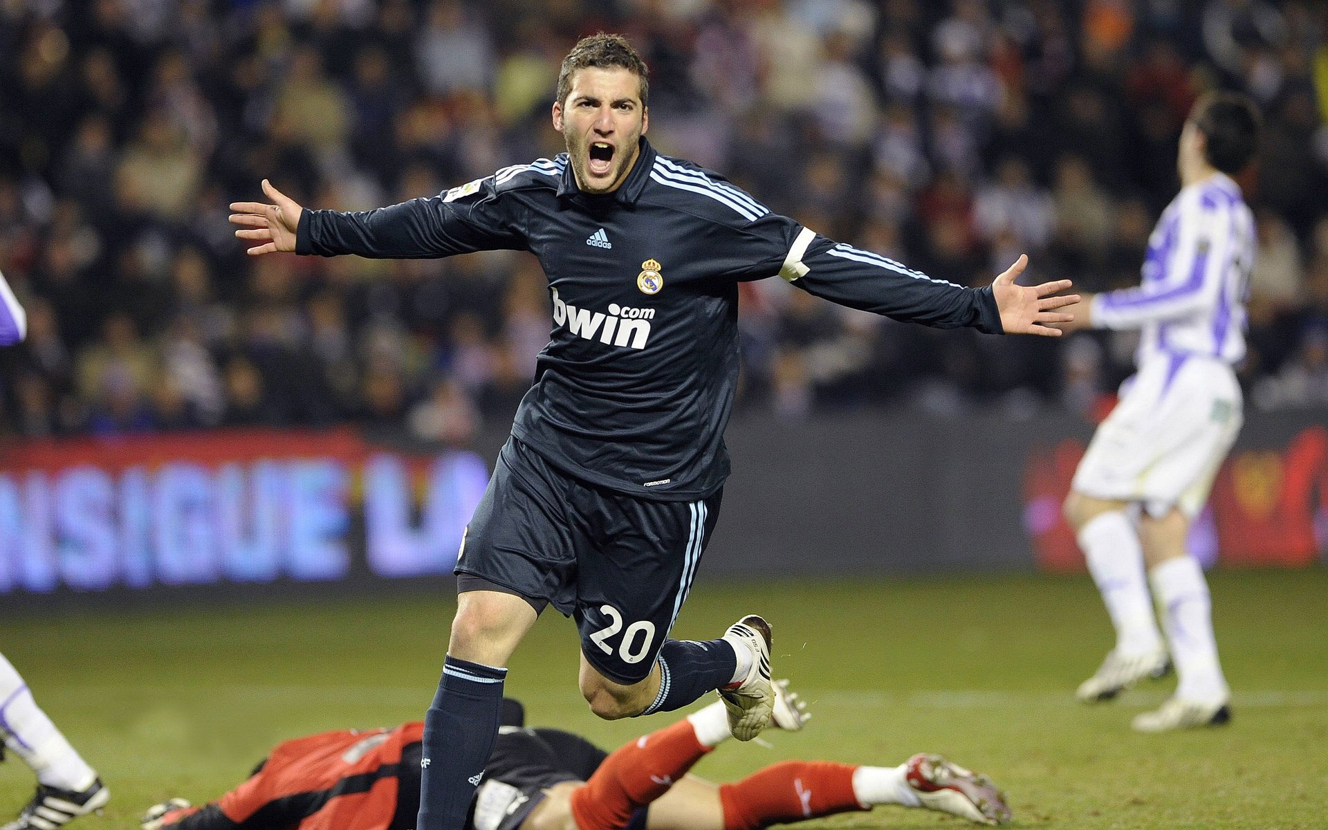 国家队锋线组合稳定进攻端持续贡献战术执行力增强，国家队 前锋